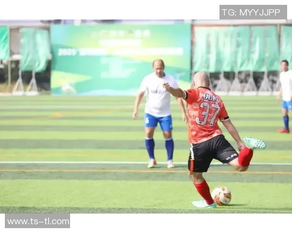 足球奴的心声与梦想在绿茵场上交织的热血人生